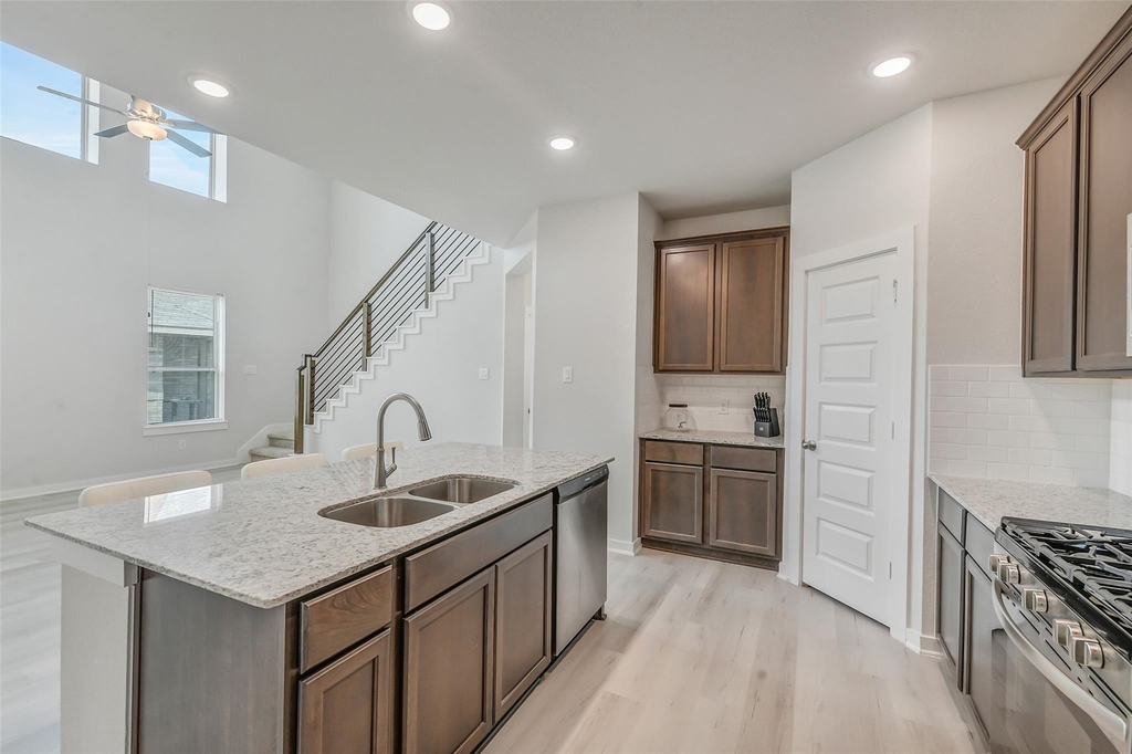 2734 Pheasant Hill Court - Photo 9