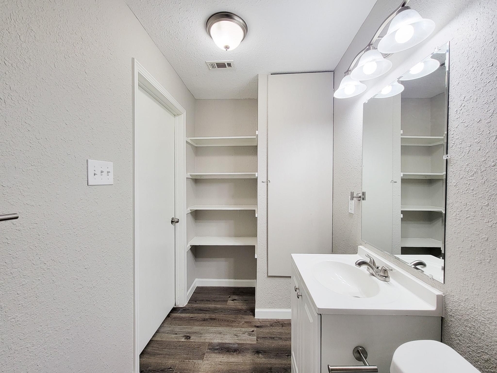 5606 Willow Glen Drive - Photo 11