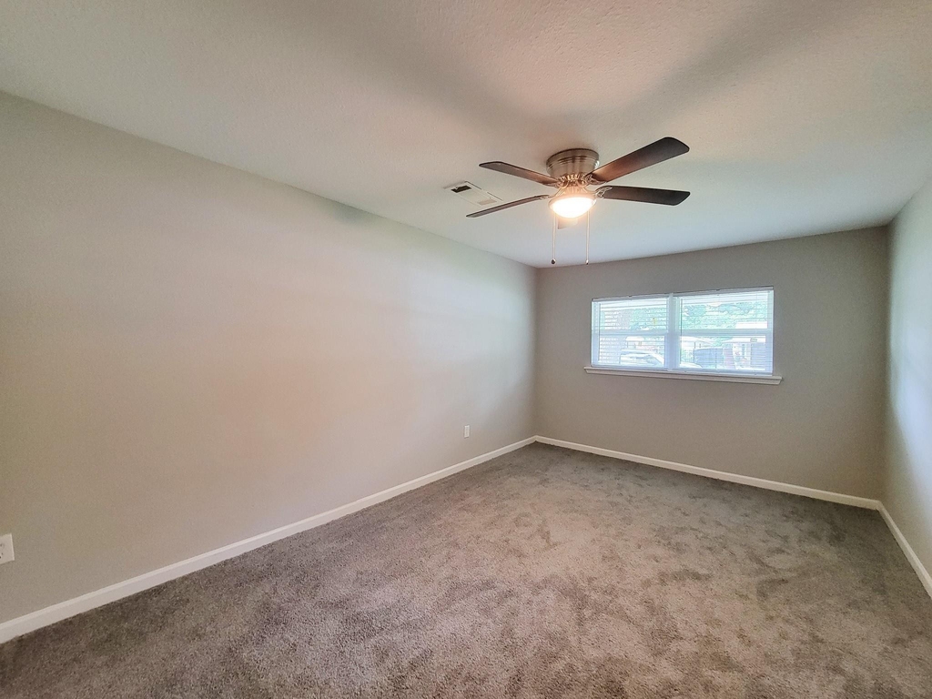 5606 Willow Glen Drive - Photo 8