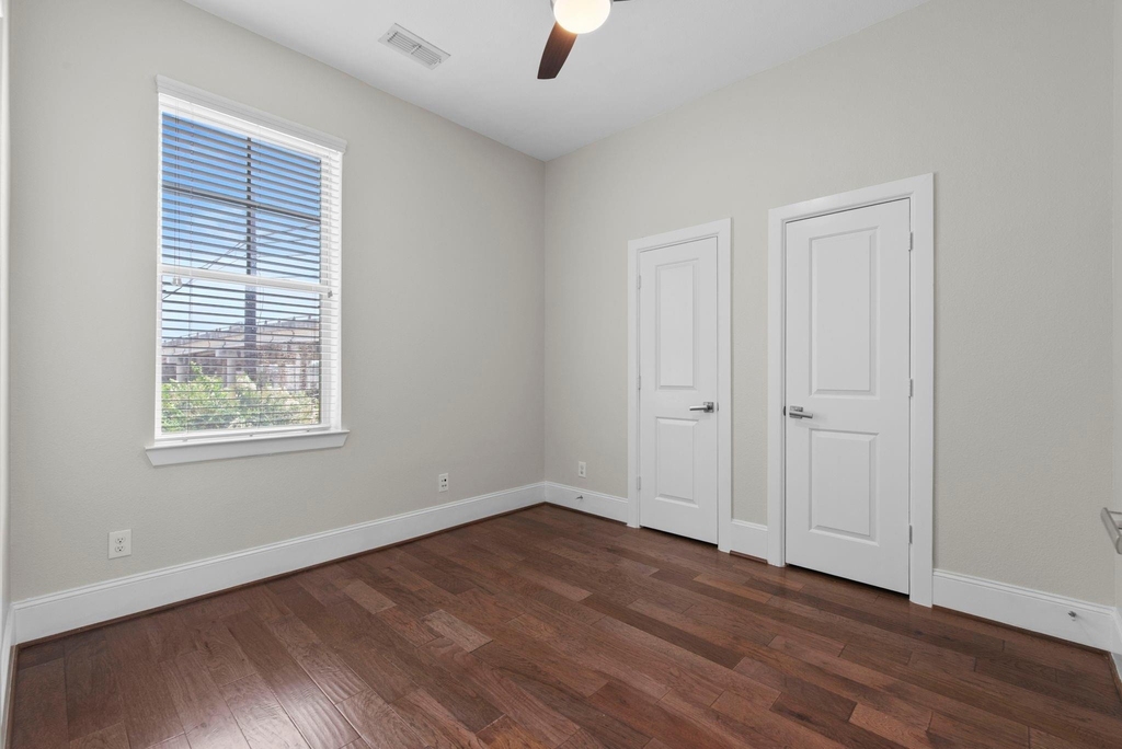 702 N Shepherd Drive - Photo 15