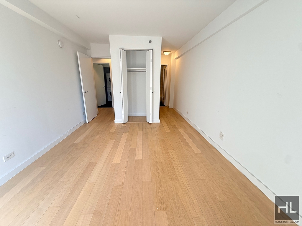 East 39th Street - Photo 7