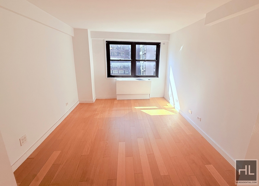 East 39th Street - Photo 4