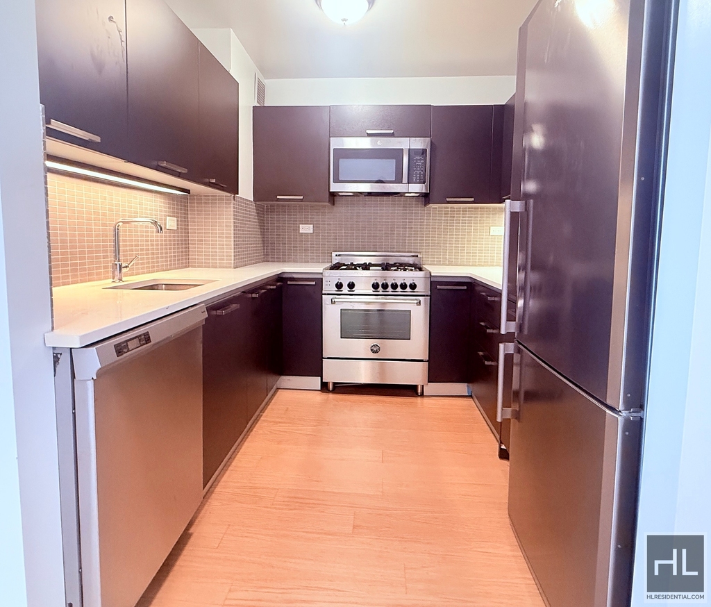 East 39th Street - Photo 3