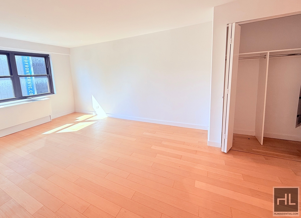 East 39th Street - Photo 2