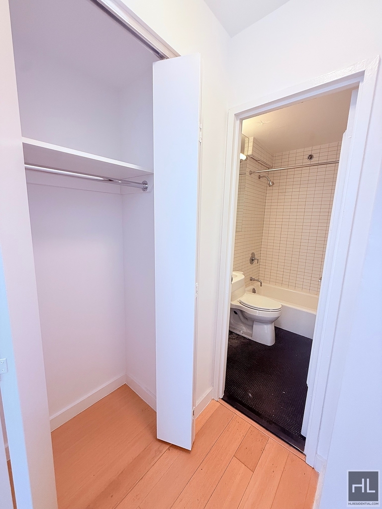 East 39th Street - Photo 6