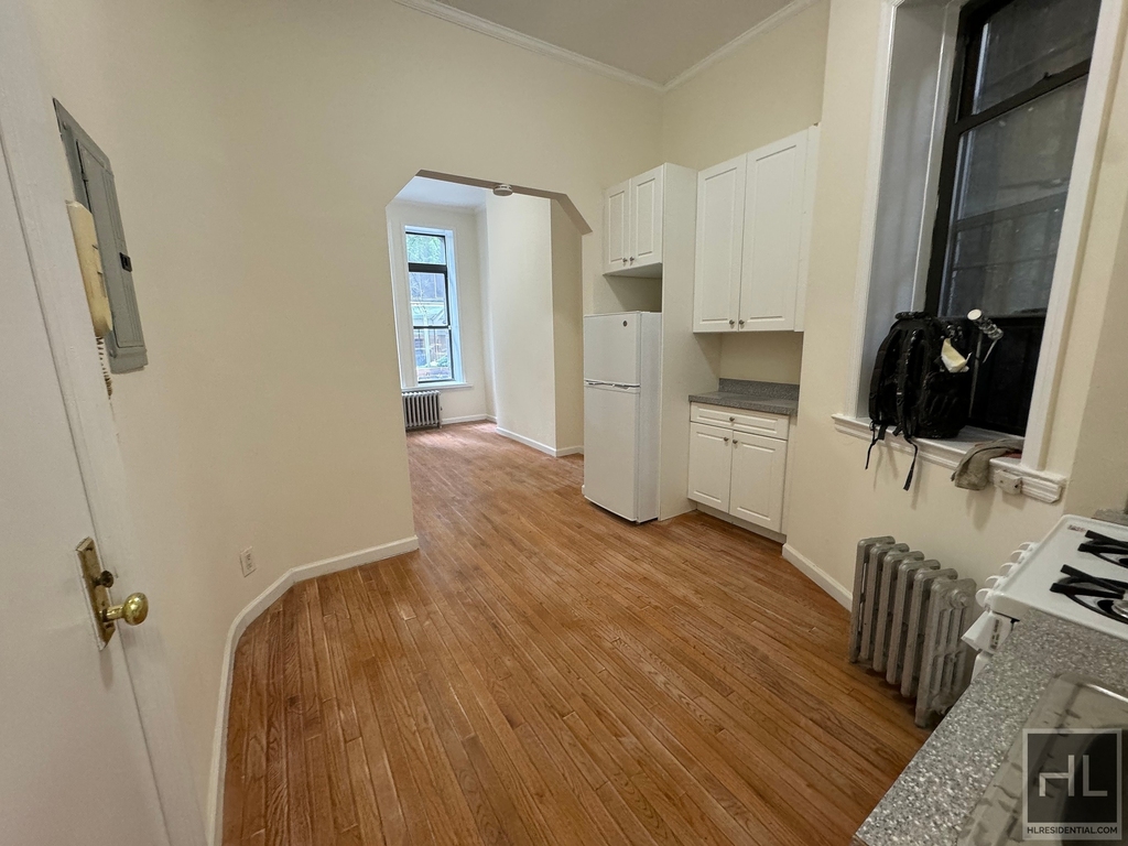 East 38 Street - Photo 3