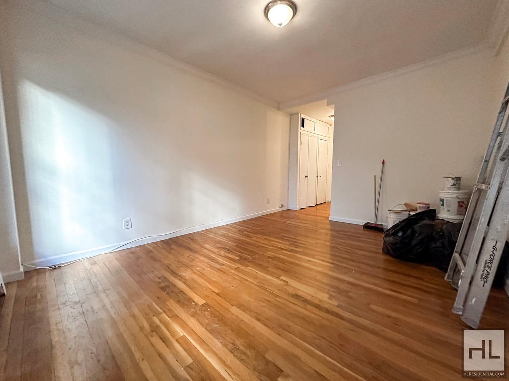 East 74 Street - Photo 1