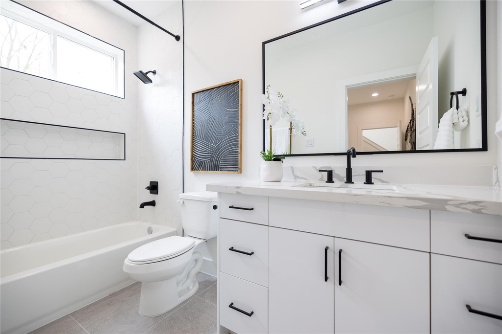 4010 Yellowstone Blvd - Photo 1