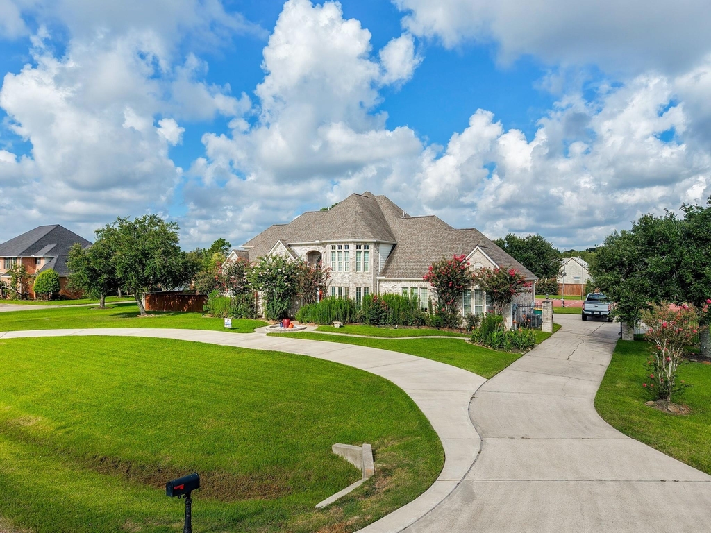 1904 Stonegrove Court - Photo 2
