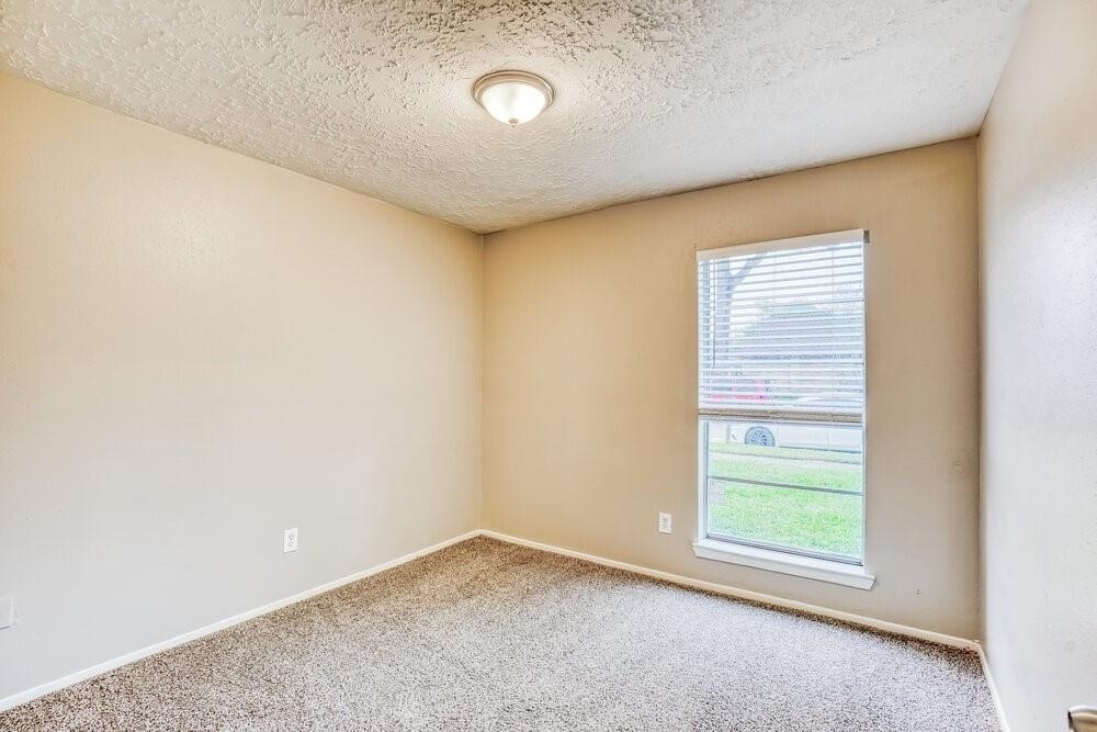 20115 Woodhall Lane - Photo 12