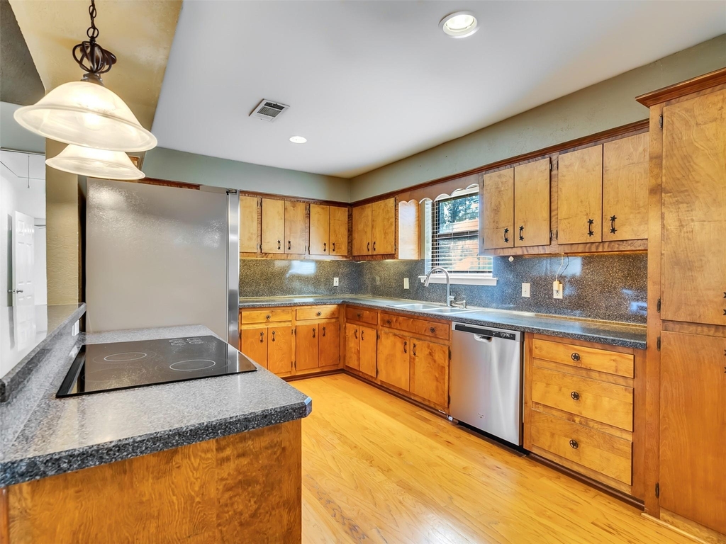 18085 Lake Drive E - Photo 11