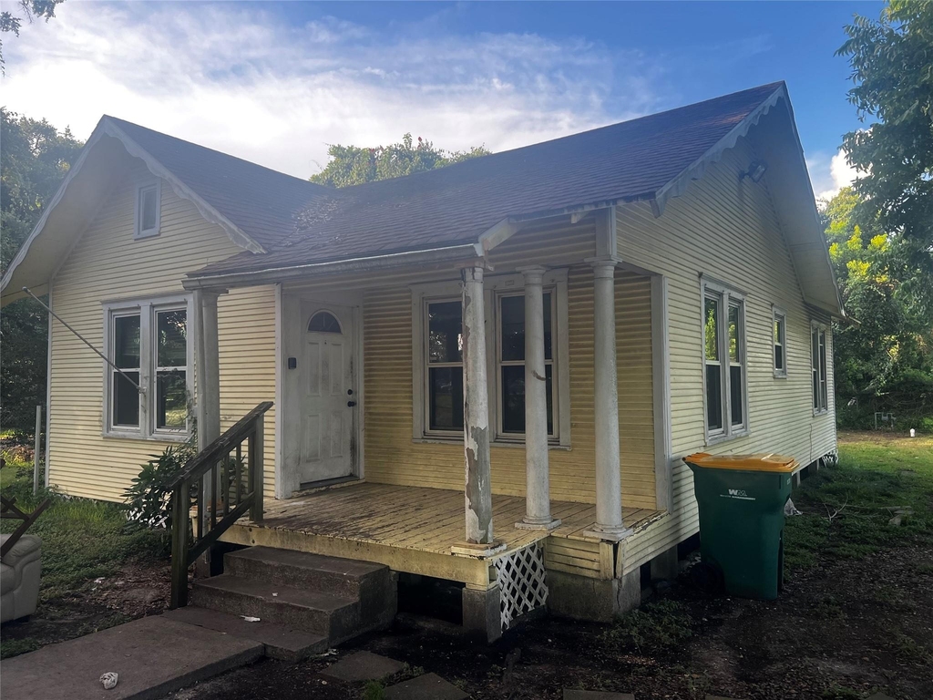 701 Oak Street - Photo 0