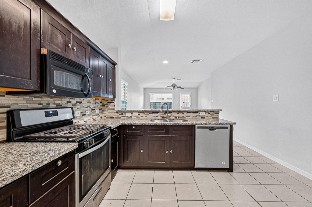 10907 Barker Gate Court - Photo 12