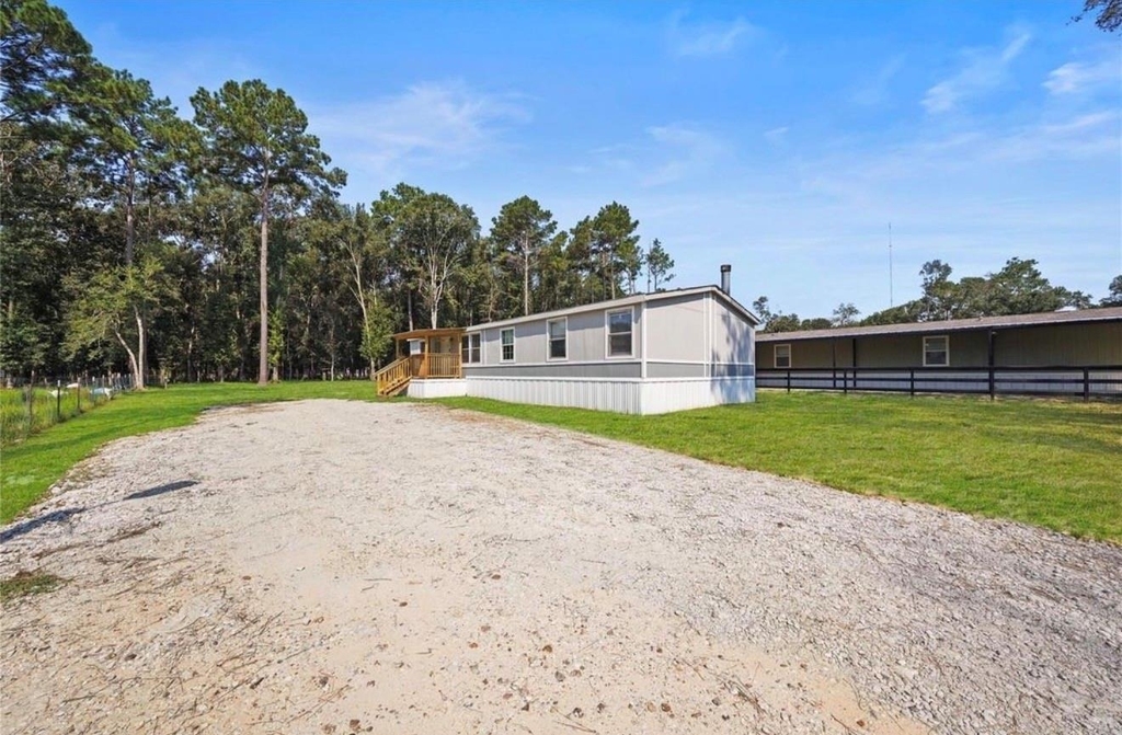 15750 W Relza Drive - Photo 2