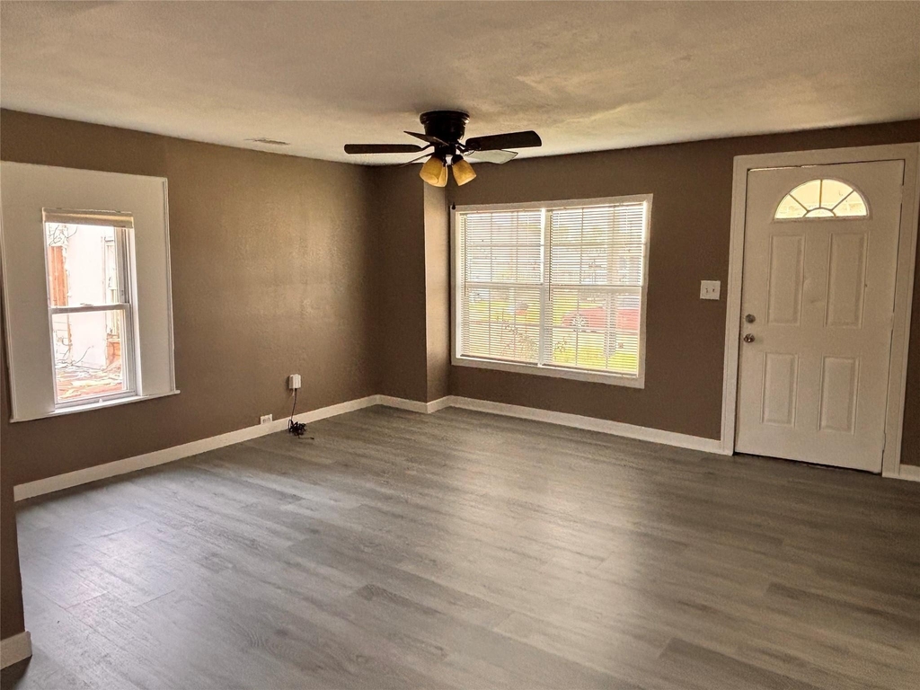 1106 Elm Street - Photo 2