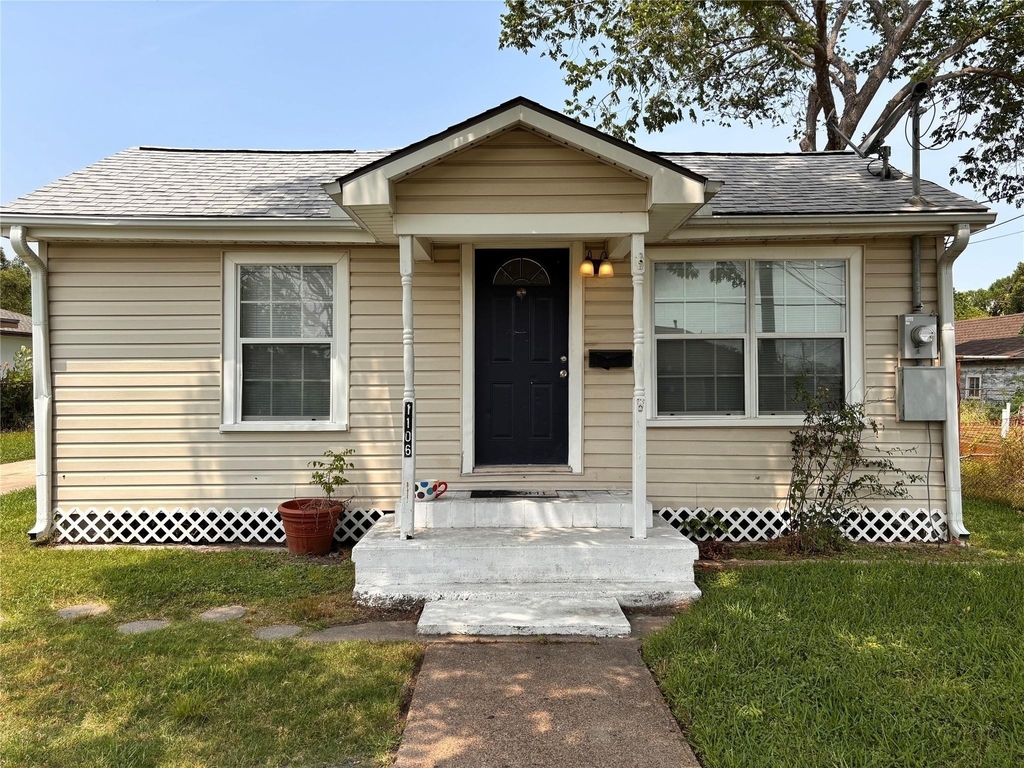 1106 Elm Street - Photo 0
