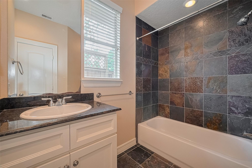 1419 Thompson Street - Photo 25