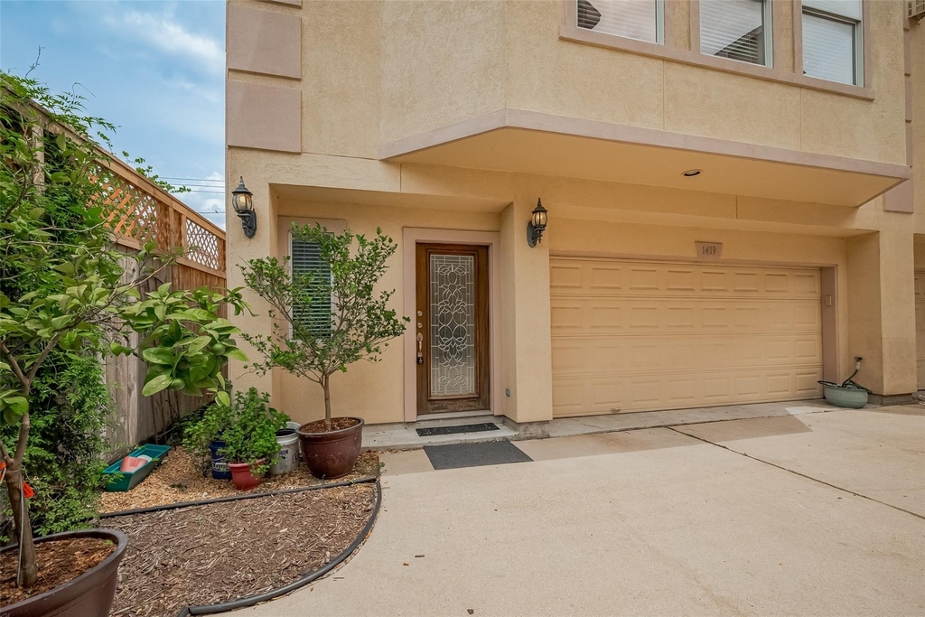 1419 Thompson Street - Photo 3