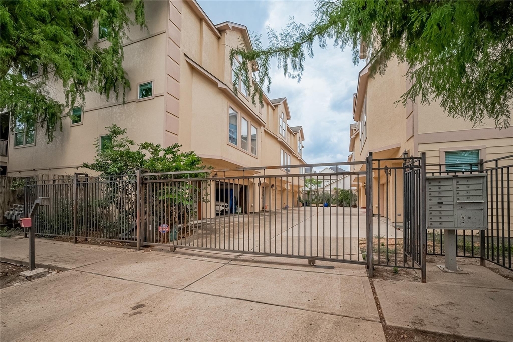 1419 Thompson Street - Photo 44