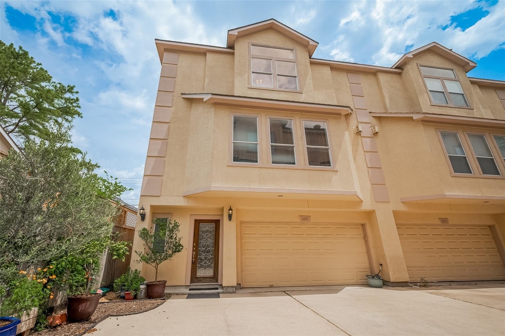1419 Thompson Street - Photo 1