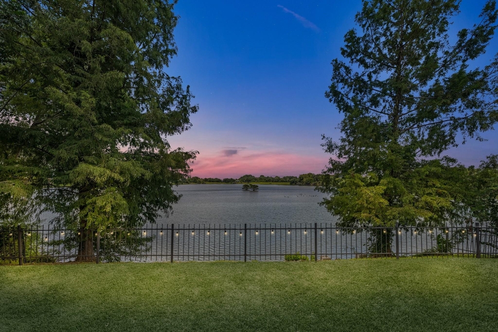 2519 Fair Oak Street - Photo 3