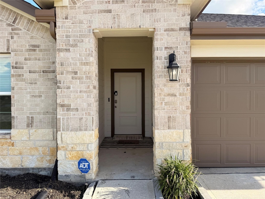 1210 Hughes Crossing Drive - Photo 2