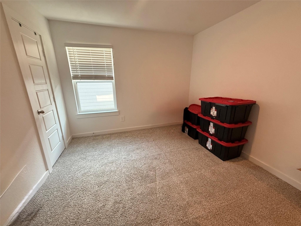 1210 Hughes Crossing Drive - Photo 17