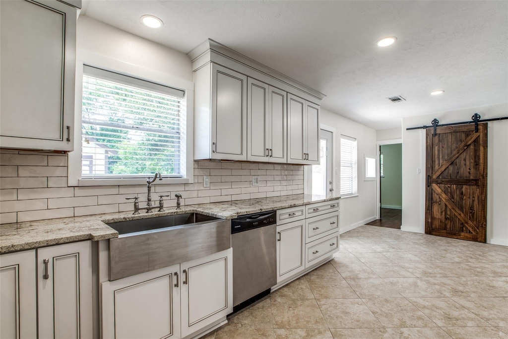 235 Live Oak Street - Photo 9