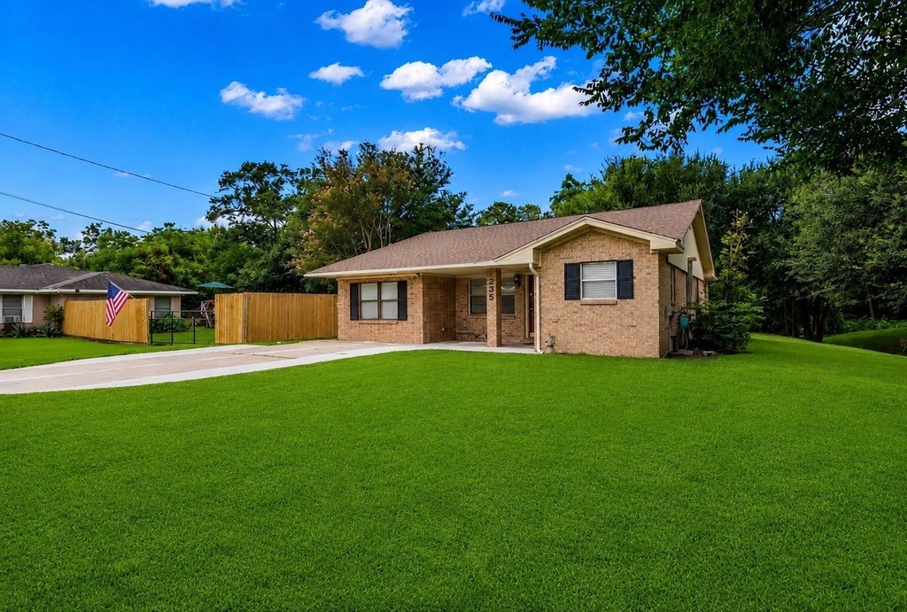 235 Live Oak Street - Photo 1