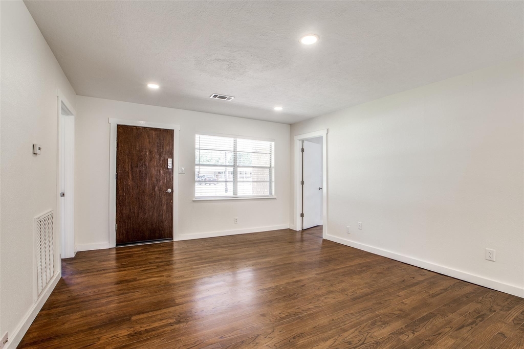 235 Live Oak Street - Photo 2