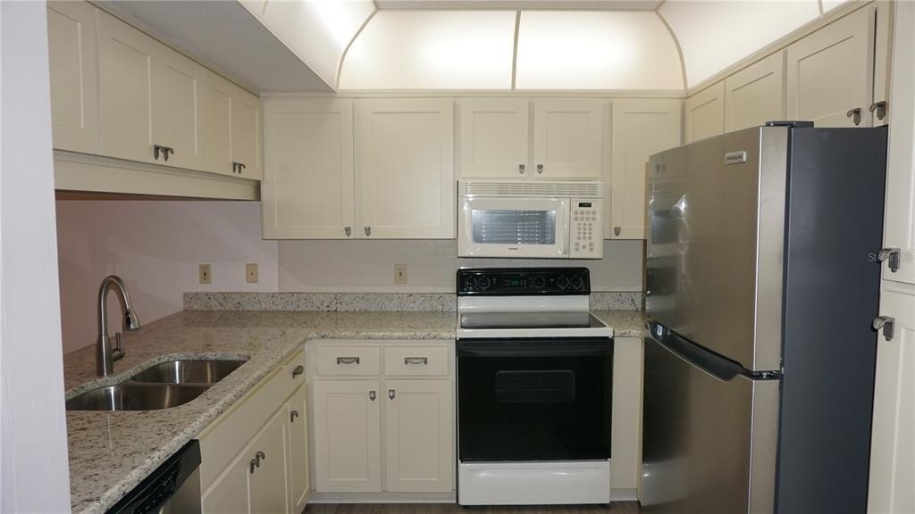 12141 Spartan Way - Photo 3
