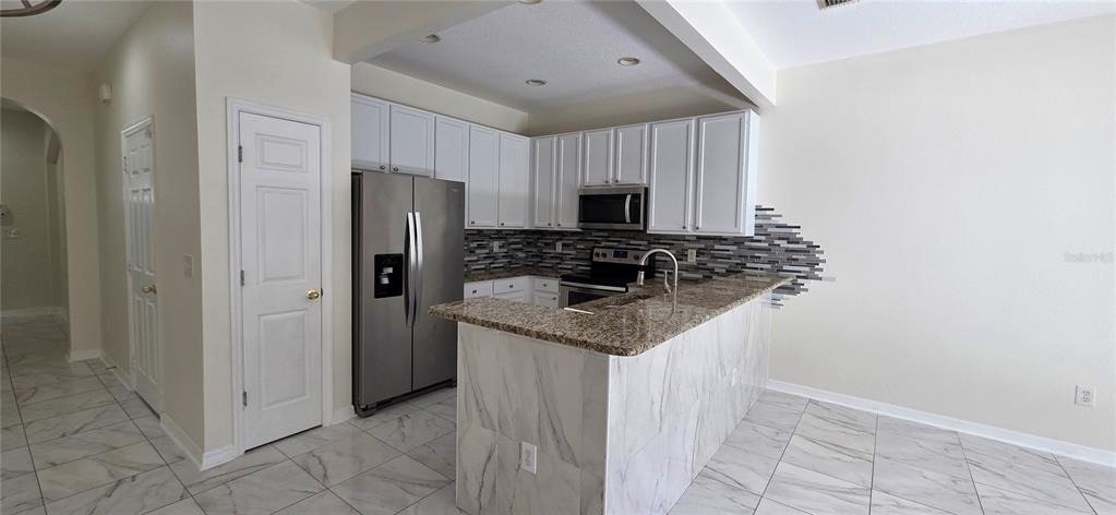 2027 Strathmill Drive - Photo 3