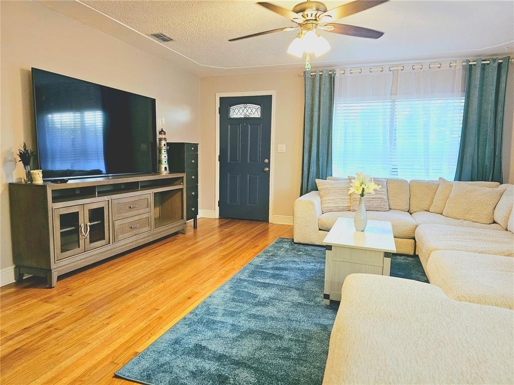2035 28th Avenue N - Photo 2