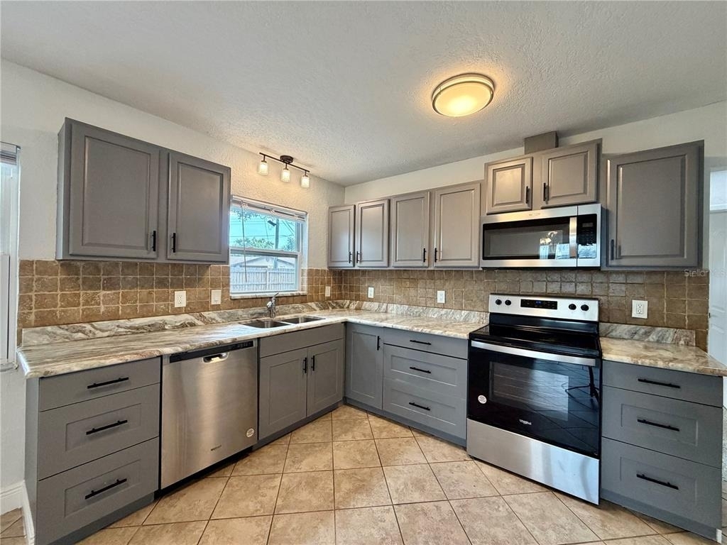 4515 54th Avenue N - Photo 4