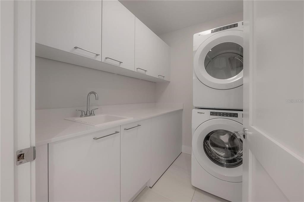 275 1st Avenue S - Photo 40