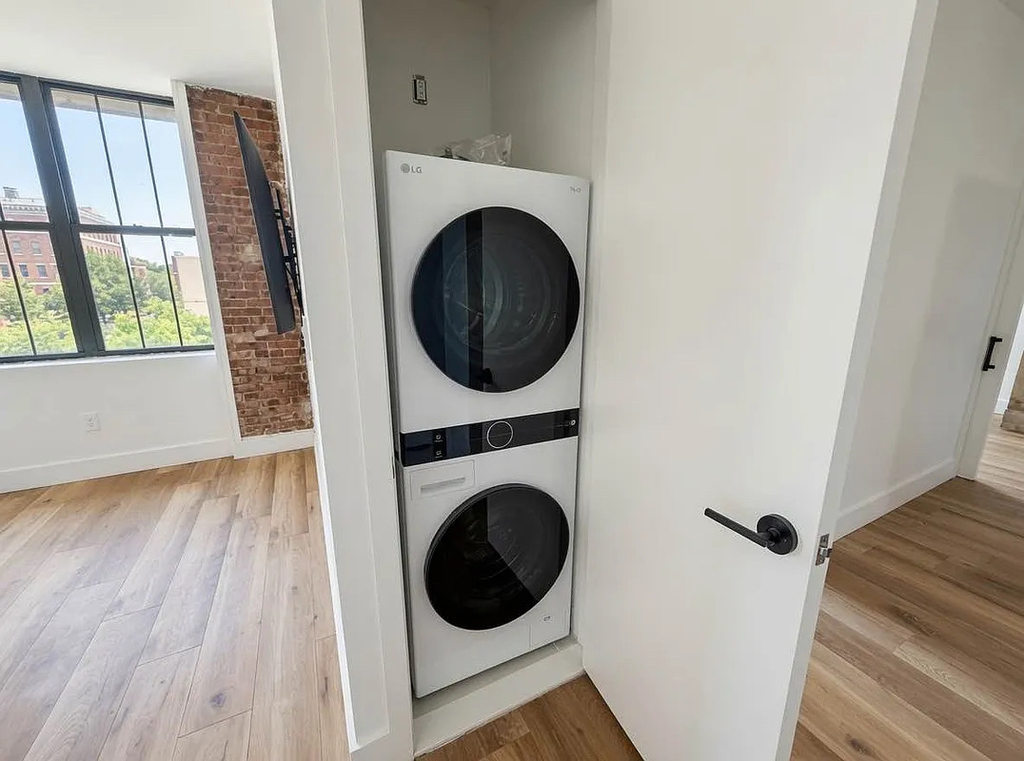 16 Howard Avenue - Photo 3