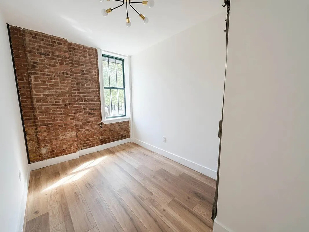 16 Howard Avenue - Photo 7