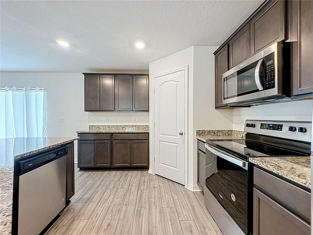 1407 Hillsborough Way - Photo 8