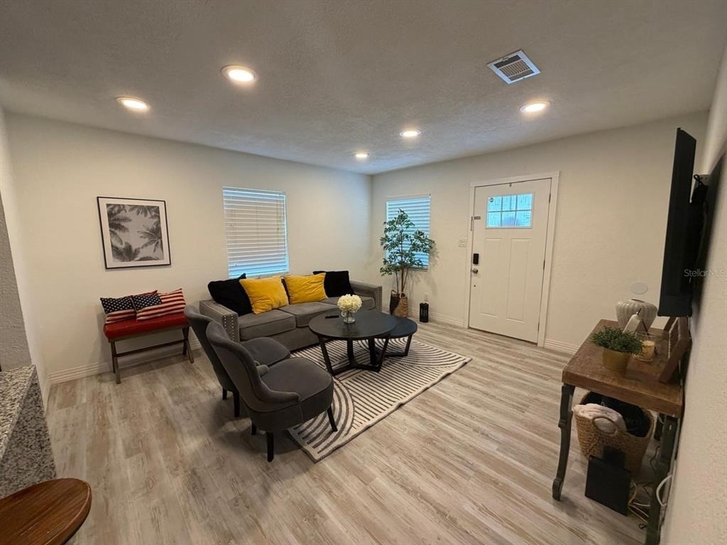 4714 W Lawn Avenue - Photo 4