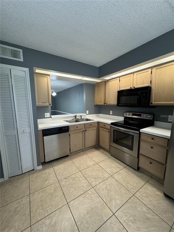 13815 Timberland Drive - Photo 2
