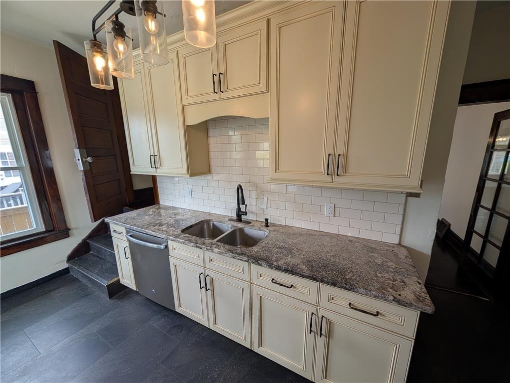 2132 Lincoln Avenue - Photo 8