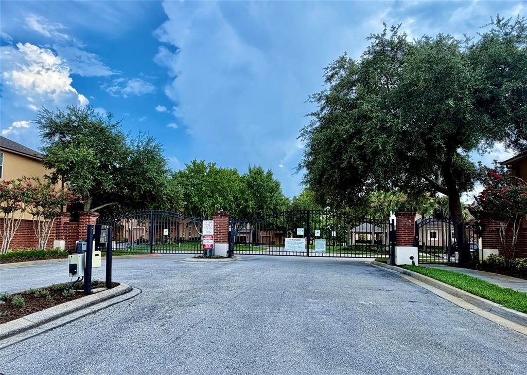 1720 Retreat View Circle - Photo 32