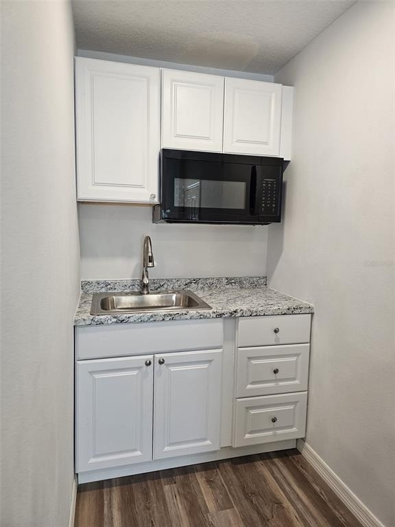 1216 Dickens Avenue - Photo 6