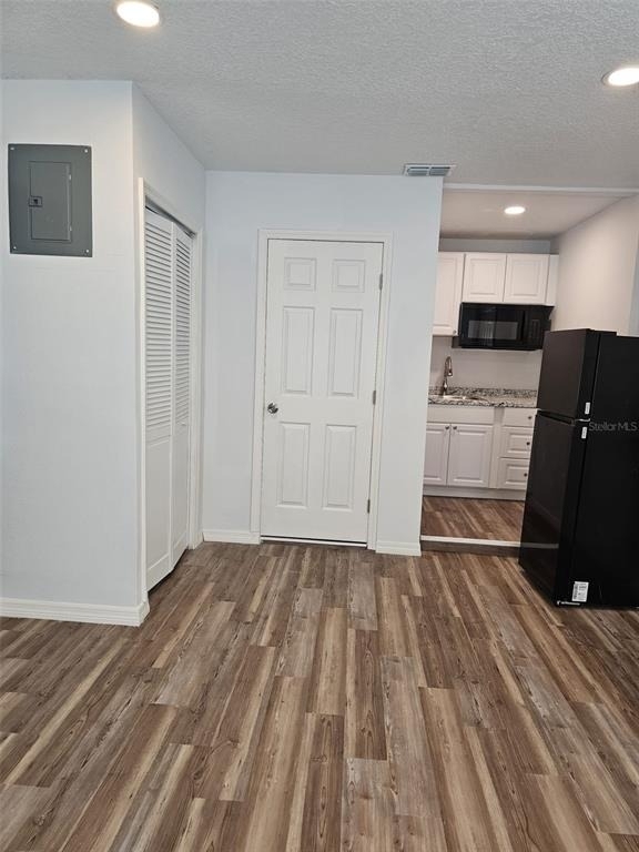 1216 Dickens Avenue - Photo 4