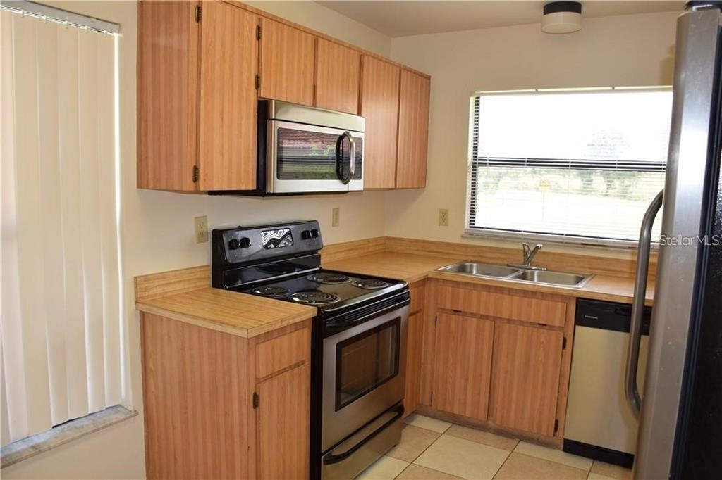 470 Hunter Circle - Photo 2
