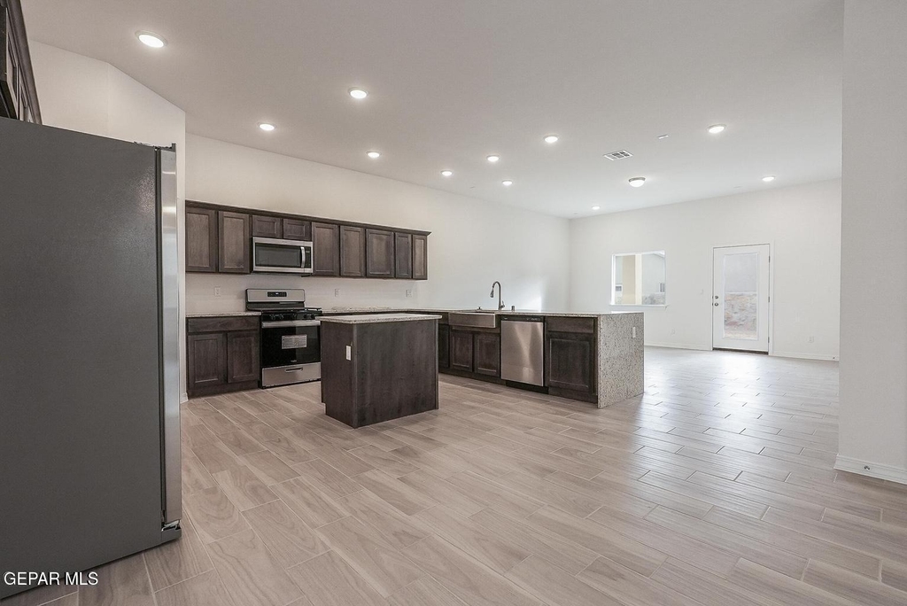 14313 Steve Joyce Parkway - Photo 6