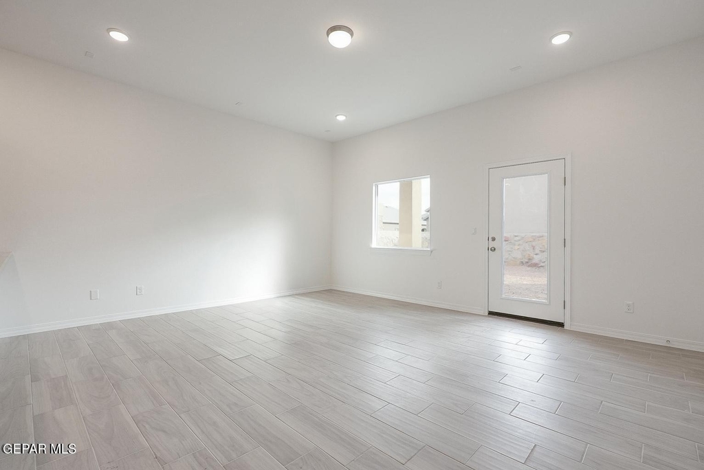 14313 Steve Joyce Parkway - Photo 8