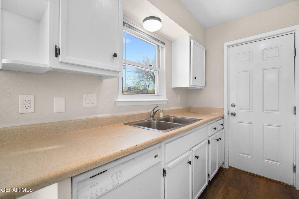 1916 Lee Elder Drive - Photo 10