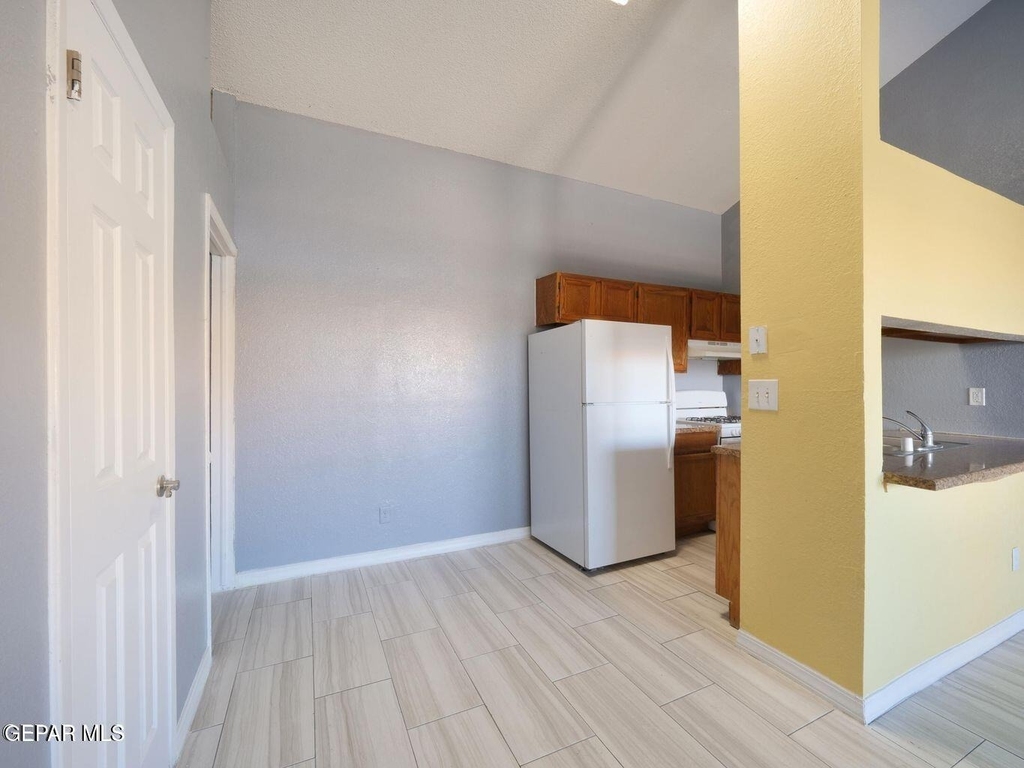 1901 Lake Omega Street - Photo 6