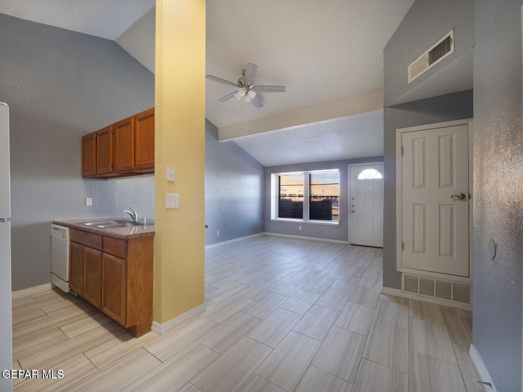 1901 Lake Omega Street - Photo 7